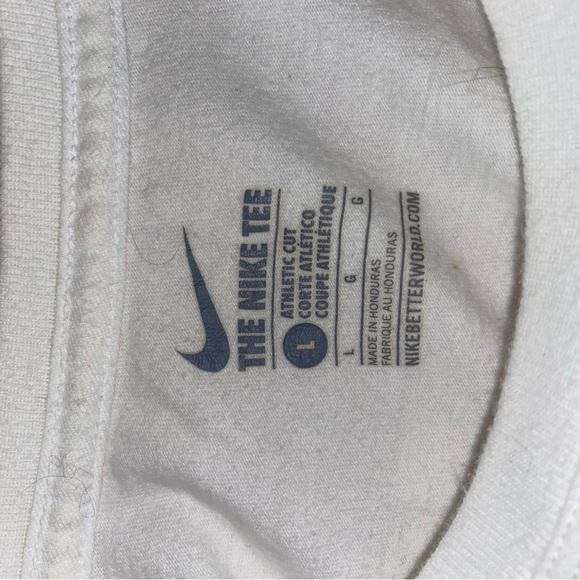Nike Tee Shirt - Picture 2 of 2